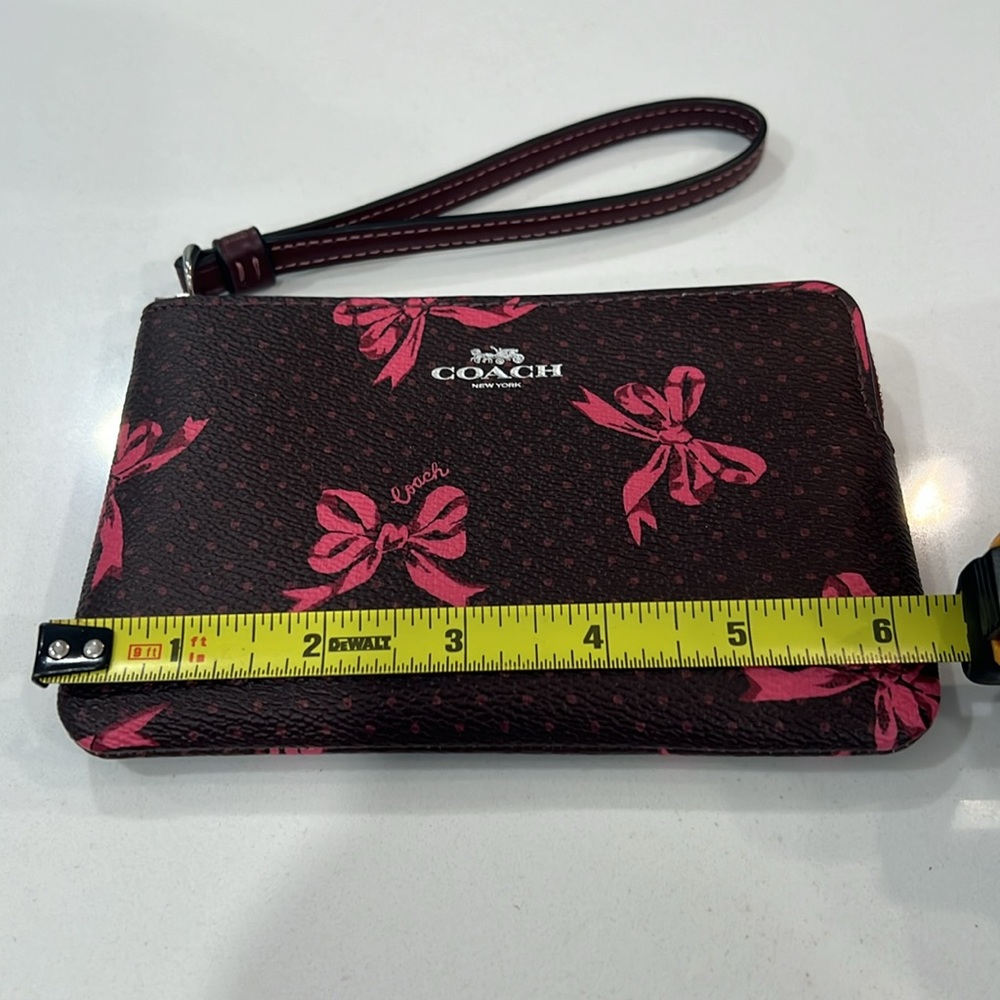 🎀Coach🎀 Wristlet 🎀 - Picture 5 of 16